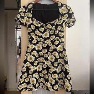NWOT Yellow Daisy Black Short Sleeve Sun Dress Mini skater flare Small short
